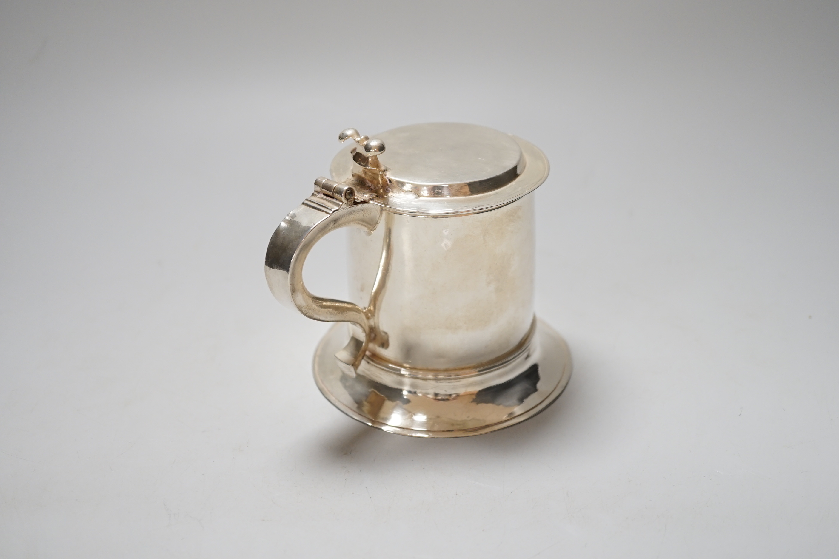 A Charles II style white metal mustard pot modelled as a tankard, 11cm, 286 grams